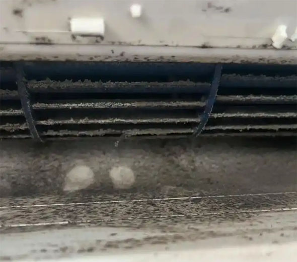 公安空调吹的风有股烧焦味是怎么回事